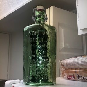 La Gritona Green glass bottle